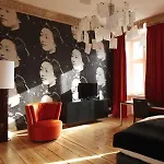 Adele Am Alex Hotel Berlin