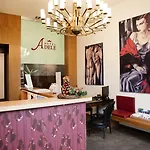 Adele Am Alex Hotel