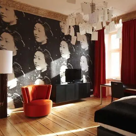 Adele Am Alex Hotel Berlin