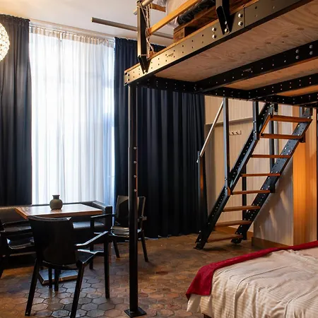 Adele Am Alex Berlín